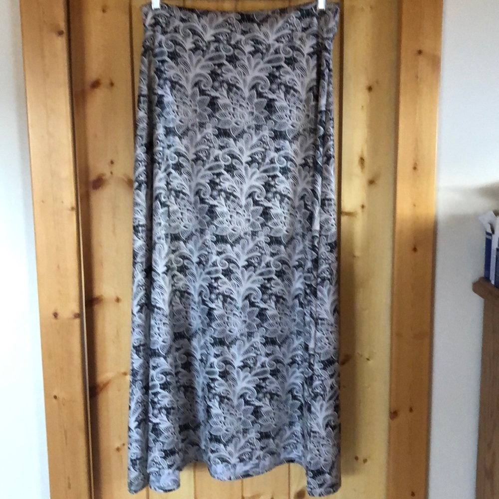 Ladies lularoe maxi skirt sz med